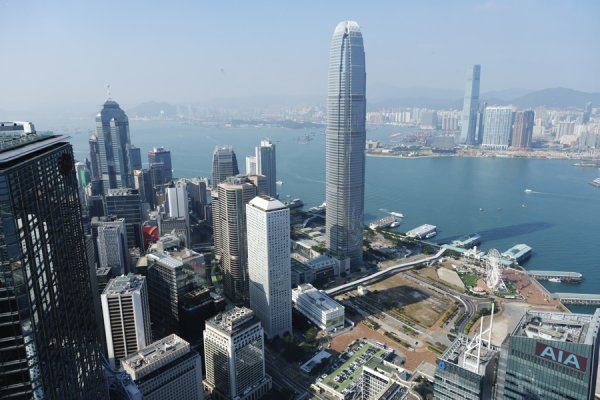 香港中环写字楼空置率降至10.2%，中东热钱暂未进场，买楼不止金融大佬