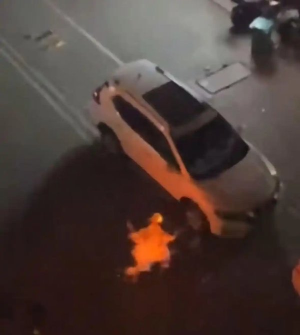 南宁一餐馆深夜突发液化气罐燃烧事故，一人浑身着火逃出，多方回应：系老板，受轻伤
