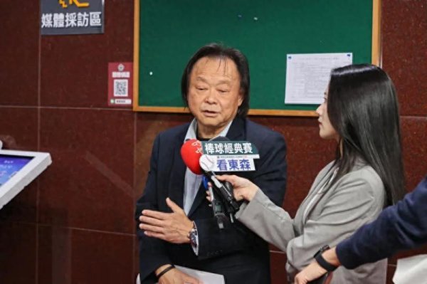 称赞蒋万安却遭周玉蔻点名，王世坚呛：这位老太太等着被火车撞吧