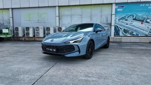 10万出头买2.0T运动轿车，2026款MG7该怎么选？