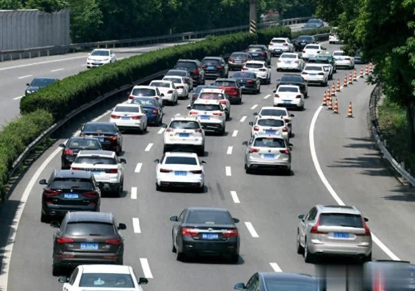 汽车假期跑高速前，这7个地方一定要仔细检查